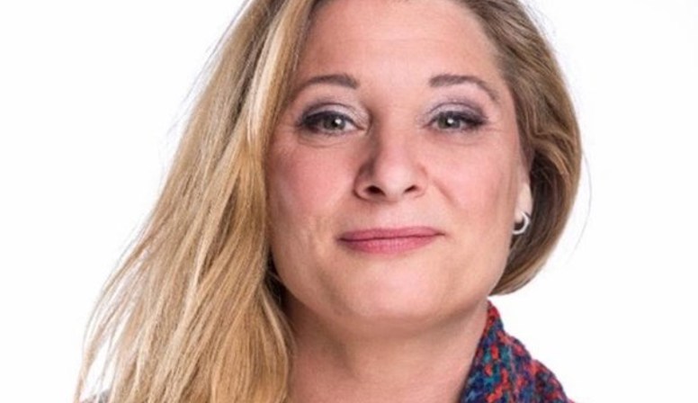 Jenny maakt van petflessen kleding en vandaag deelt ze haar UIT-tips