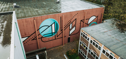 Erasmus Universiteit Rotterdam onthult mural van Mick La Rock ter ere van 110-jarig bestaan 