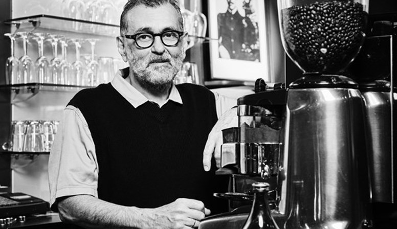 De authentieke Italiaanse pizzeria Angelo Betti serveert een boek