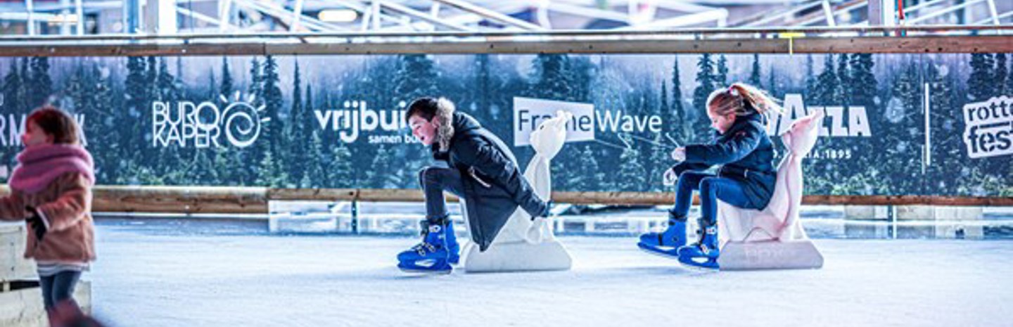 Kids kunnen hier schaatsen op kunstijs in Rotterdam