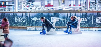 Kids kunnen hier schaatsen op kunstijs in Rotterdam