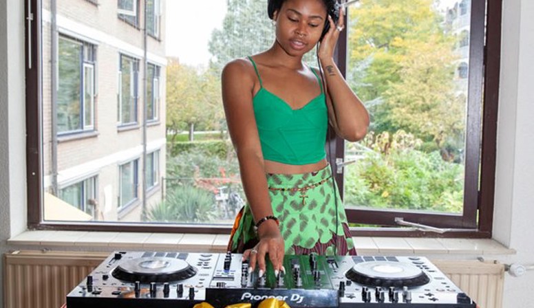 BYE BYE 2022: Upcoming dj in de nieuwe amapiano-sound Unruly Phoenix