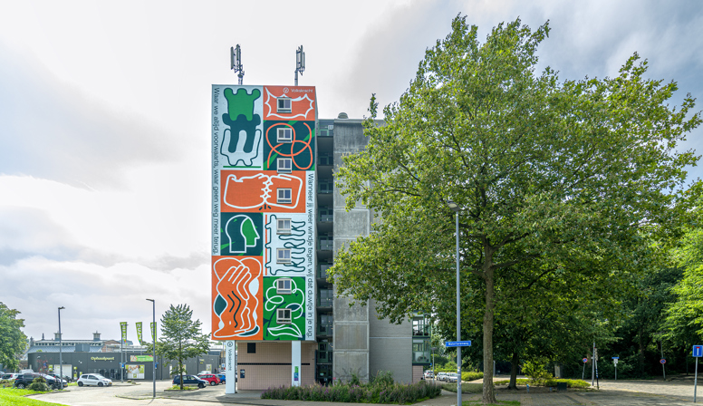 Tweede kleurrijke muurschildering namens Volkskracht bij de Watertorenweg   