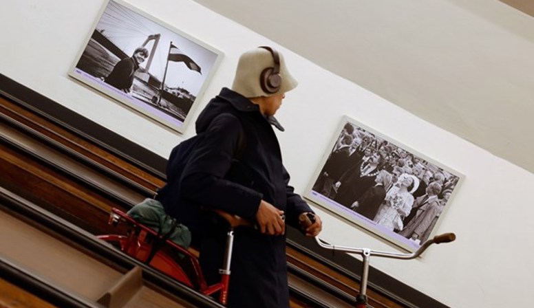 Maastunnel krijgt koninklijk tintje met foto-expo