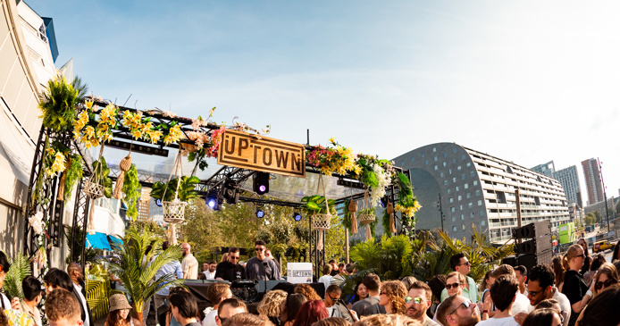 Feesten op aparte plekken
