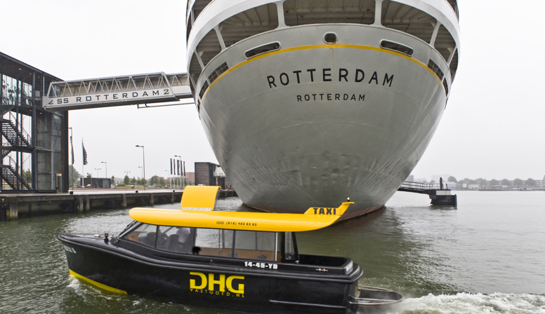 Stap in en uit de Watertaxi op verkenningstocht door Rotterdam