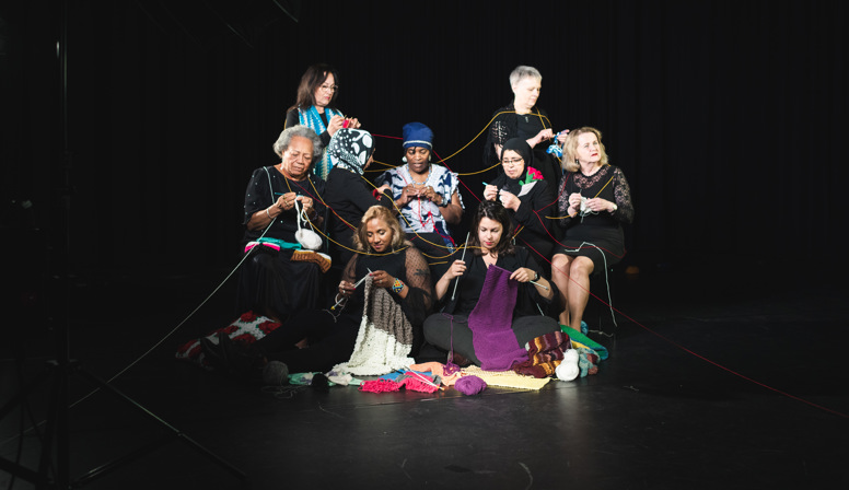 Het Vliegende Tapijt neemt je mee op een theatrale reis in de voorstelling STOF
