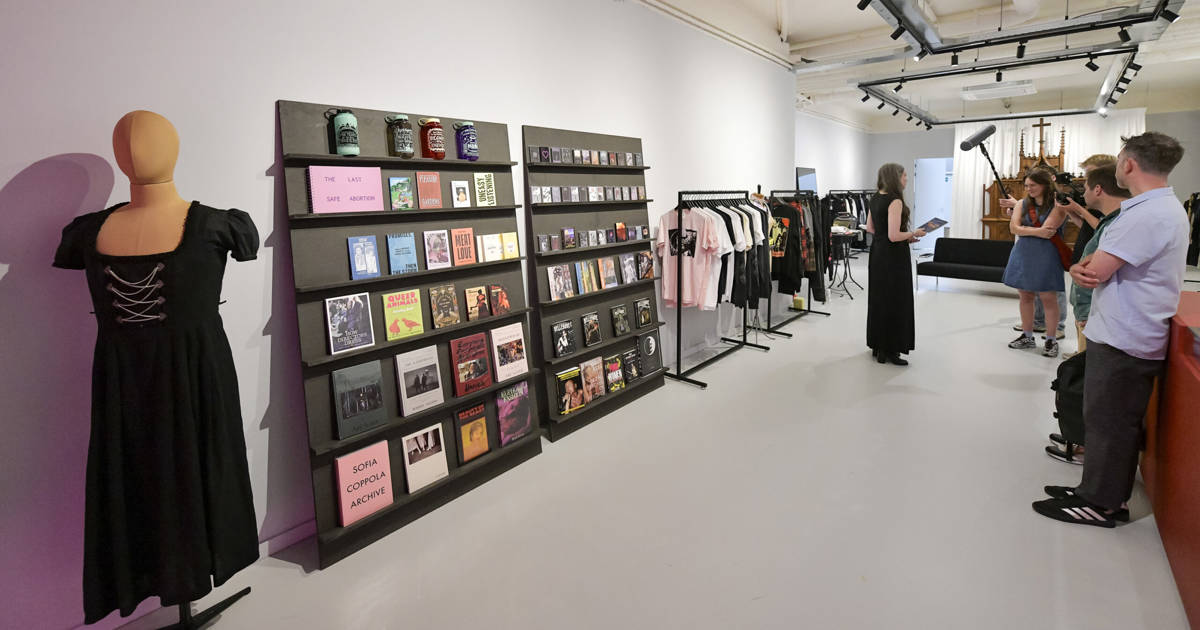 Hello Darkness is gespecialiseerd in vintage kleding en ...