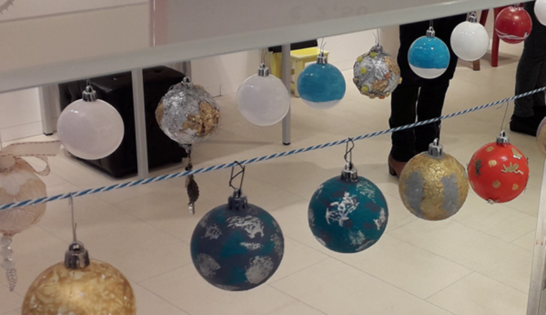 Deze unieke kerstballen zijn gemaakt door Rotterdamse kunstenaars