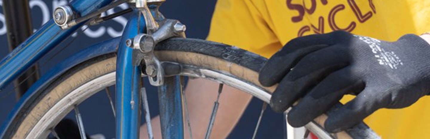 Selle Royal biedt fietsers gratis koffie en mechanische hulp op het Eendrachtsplein