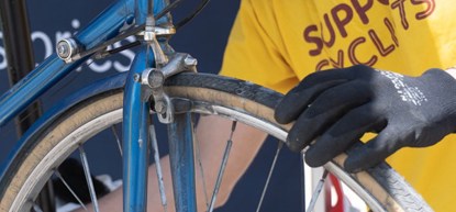 Selle Royal biedt fietsers gratis koffie en mechanische hulp op het Eendrachtsplein