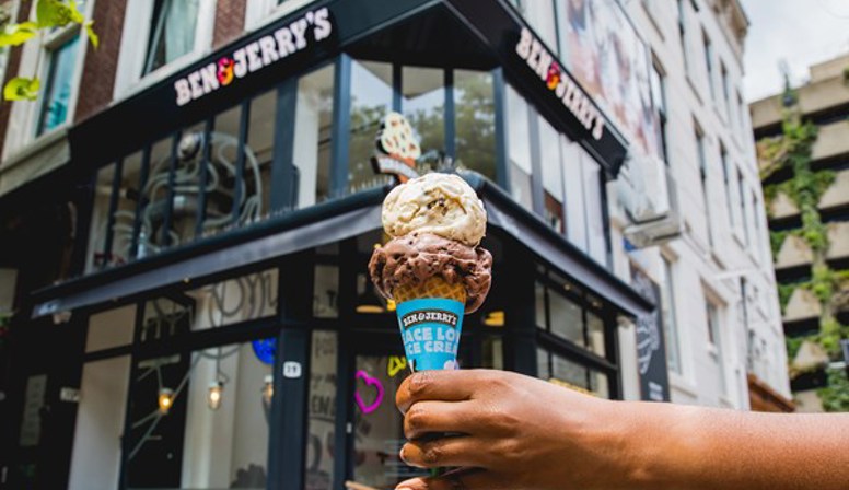 Gratis ijs bij Ben & Jerry’s Scoop Shop op de Witte de Withstraat