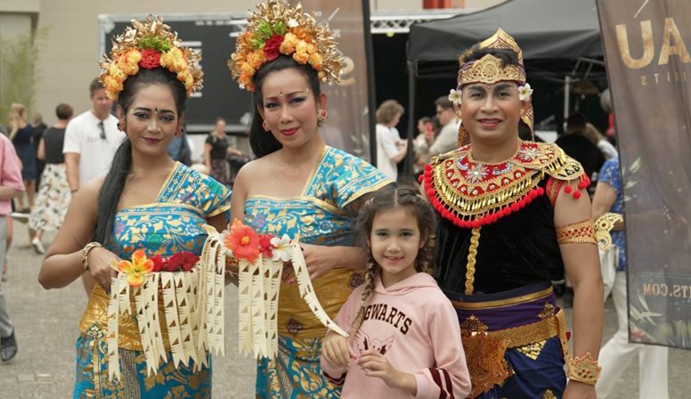 Floating pasar vertelt het Indische, Molukse en Papuaanse verhaal