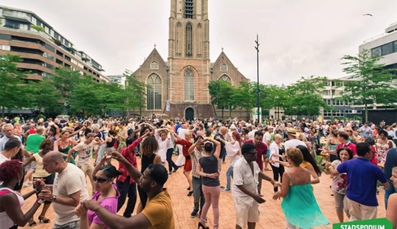 5x dansen op het Grotekerkplein