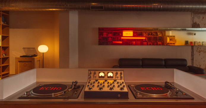 Aandachtig luisteren, dit zijn listening bars in Rotterdam