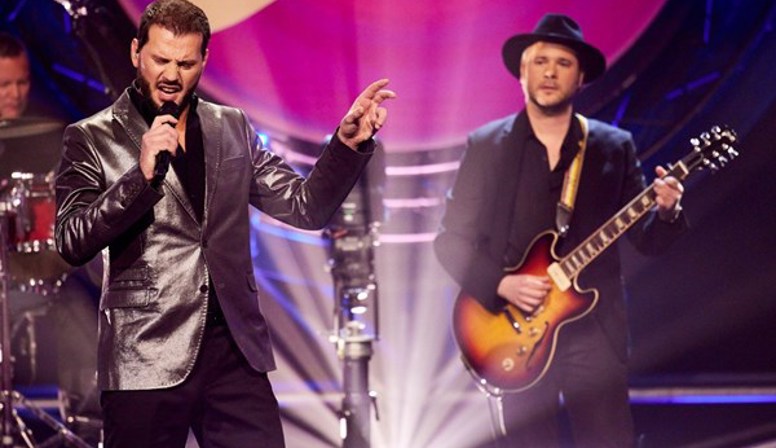 Bouke & the ElvisMatters Band treedt op tijdens Rotterdam Tattoo Convention