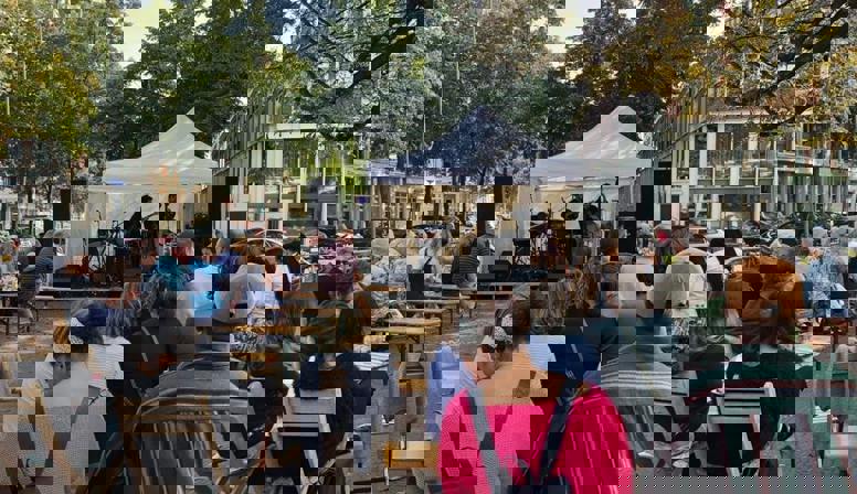 Vermakelijke optredens op het Noordereiland tijdens Midden in de Maas Festival