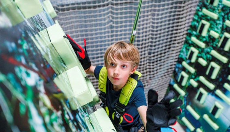 Klimmen, zweven en vliegen in Spider City aan de Doklaan