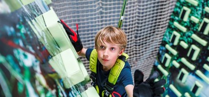 Klimmen, zweven en vliegen in Spider City aan de Doklaan