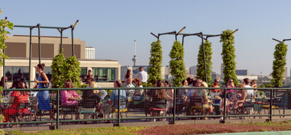 The Rooftop biedt horeca en vermaak op het Groot Handelsgebouw