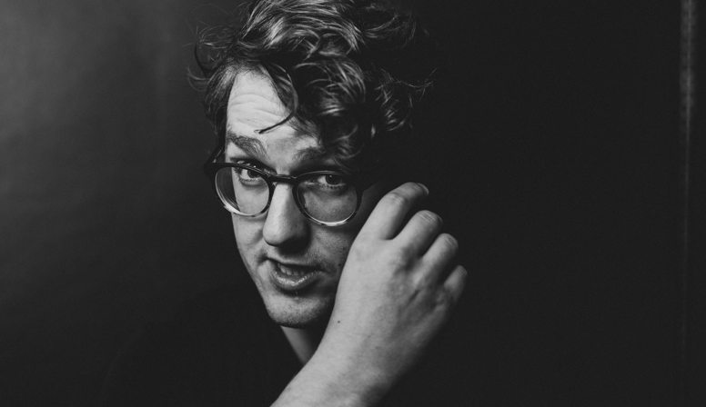 Rotterdamse singer-songwriter Maurice van Hoek naar Rotown