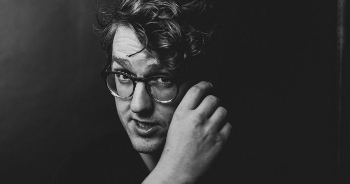 Rotterdamse singer-songwriter Maurice van Hoek naar Rotown