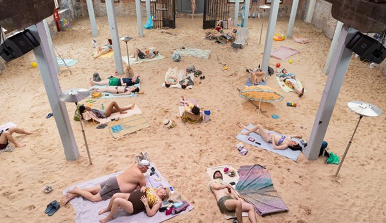 Geniet van opera op een speciaal aangelegd strand