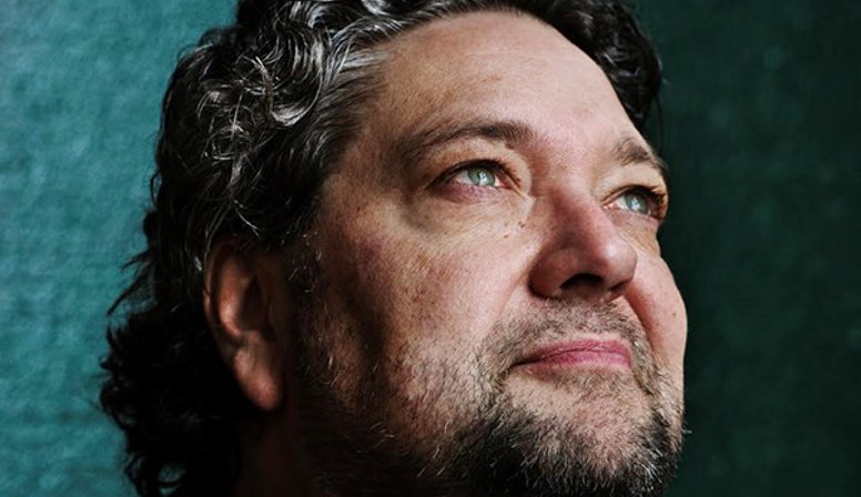 Feestelijke opening van de tentoonstelling 'Alleen samen zijn we heel' met concert van Mike Boddé