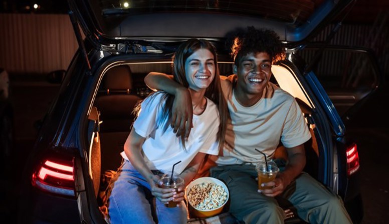 Tof! In Rotterdam kun je binnenkort naar een gigantische Drive-In Bioscoop