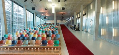Kunsthal doet kleurrijke Matrix Krueger stoelen in de verkoop
